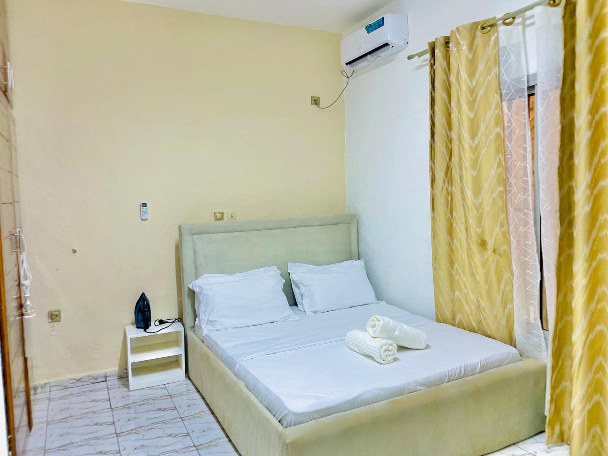 Appartement Avec Vue Panoramique Two Or Three Rooms Яунде Экстерьер фото