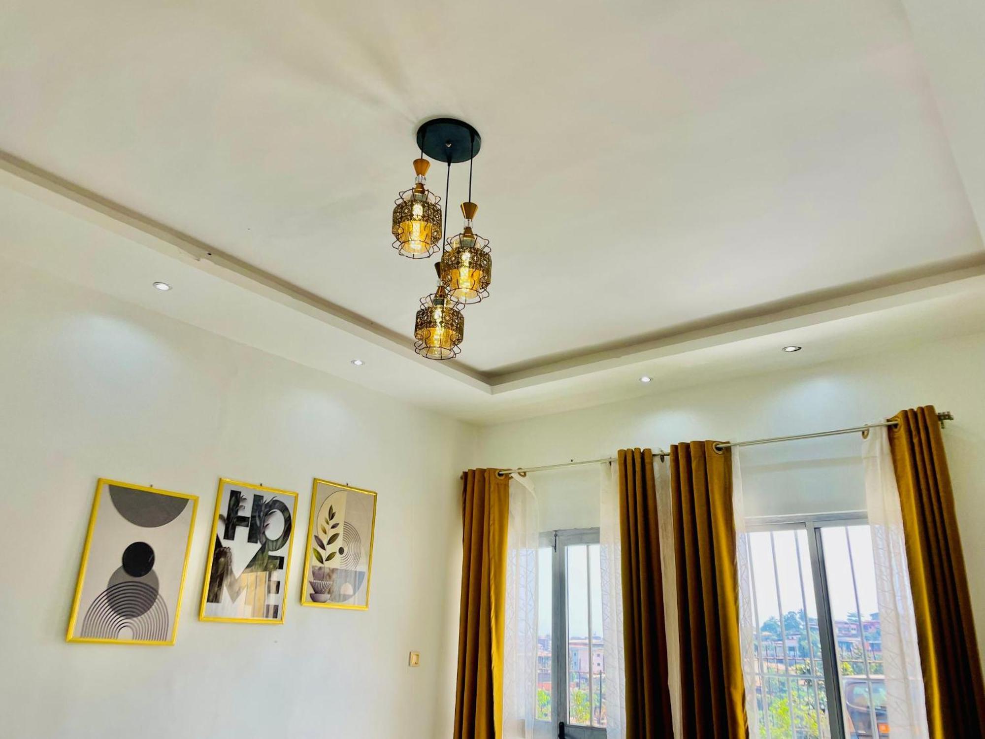 Appartement Avec Vue Panoramique Two Or Three Rooms Яунде Экстерьер фото